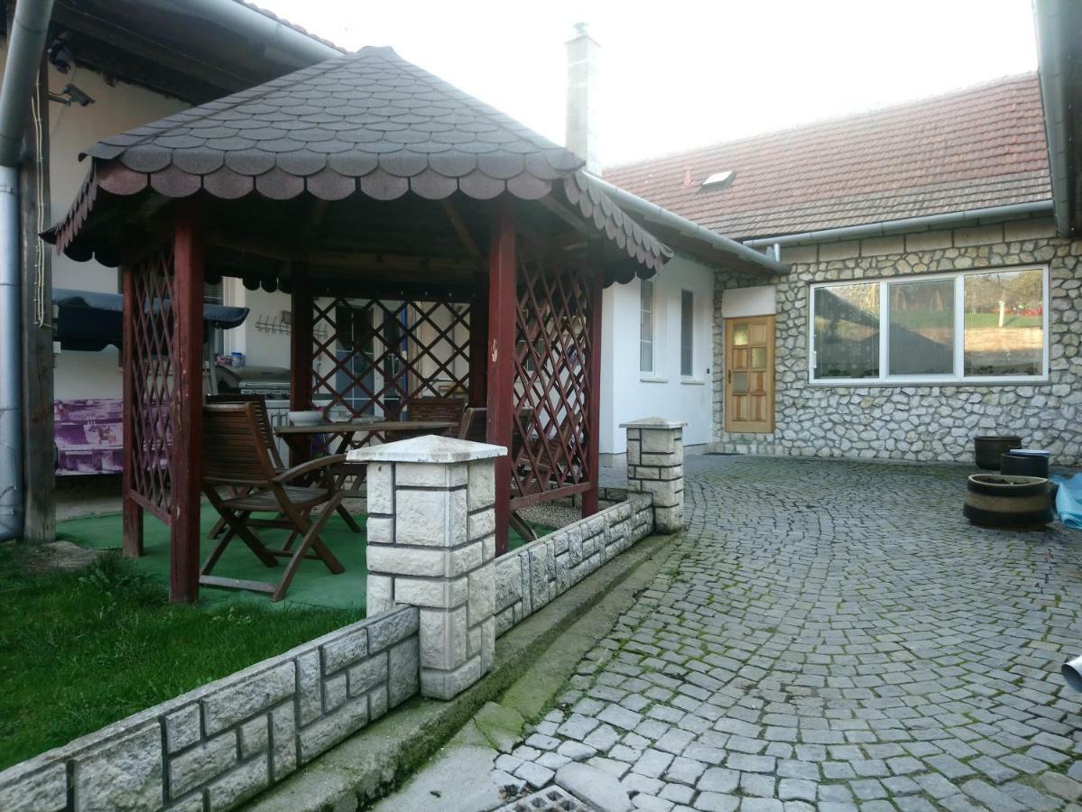 Apartman Modre Z Nebe Nemcicky  Экстерьер фото